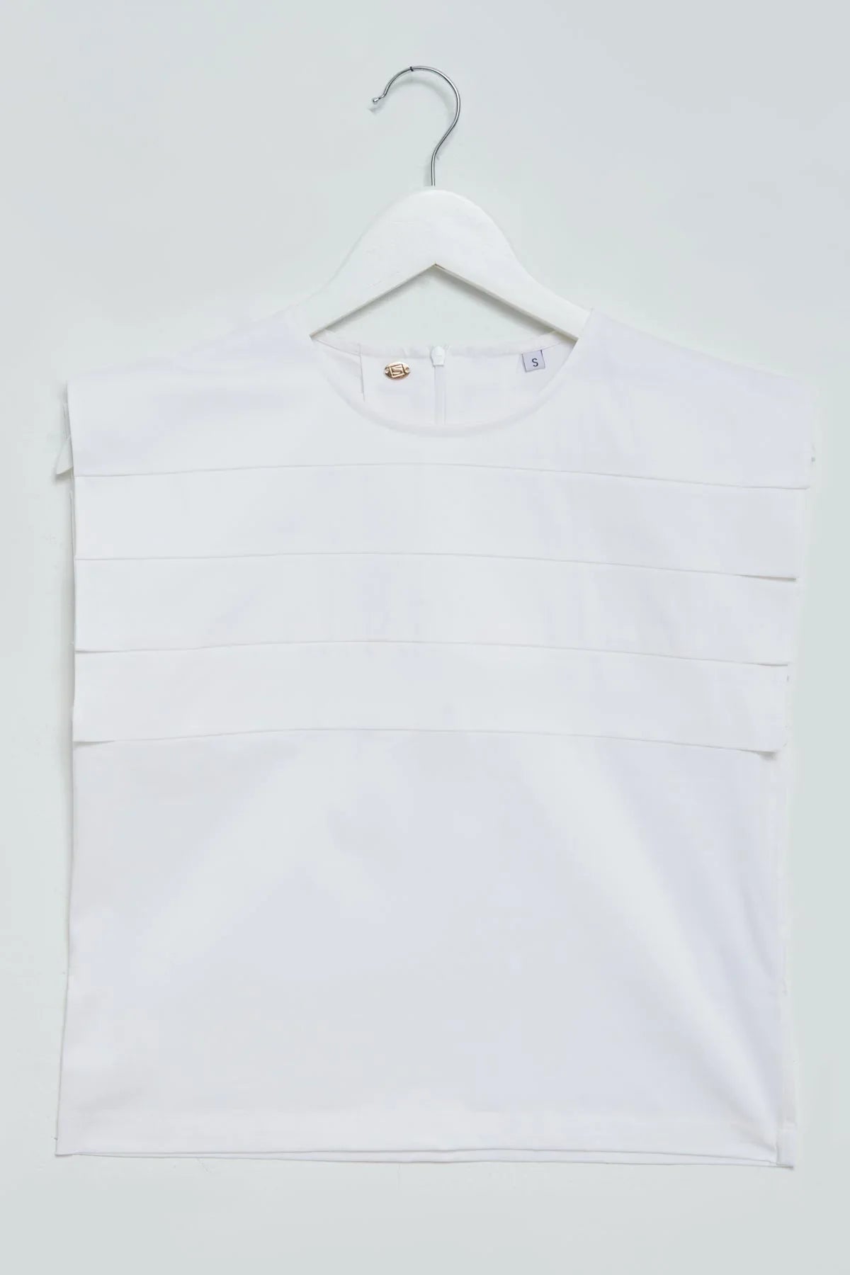 Chiara. White Sleeveless Pleated Top - UPTOANI