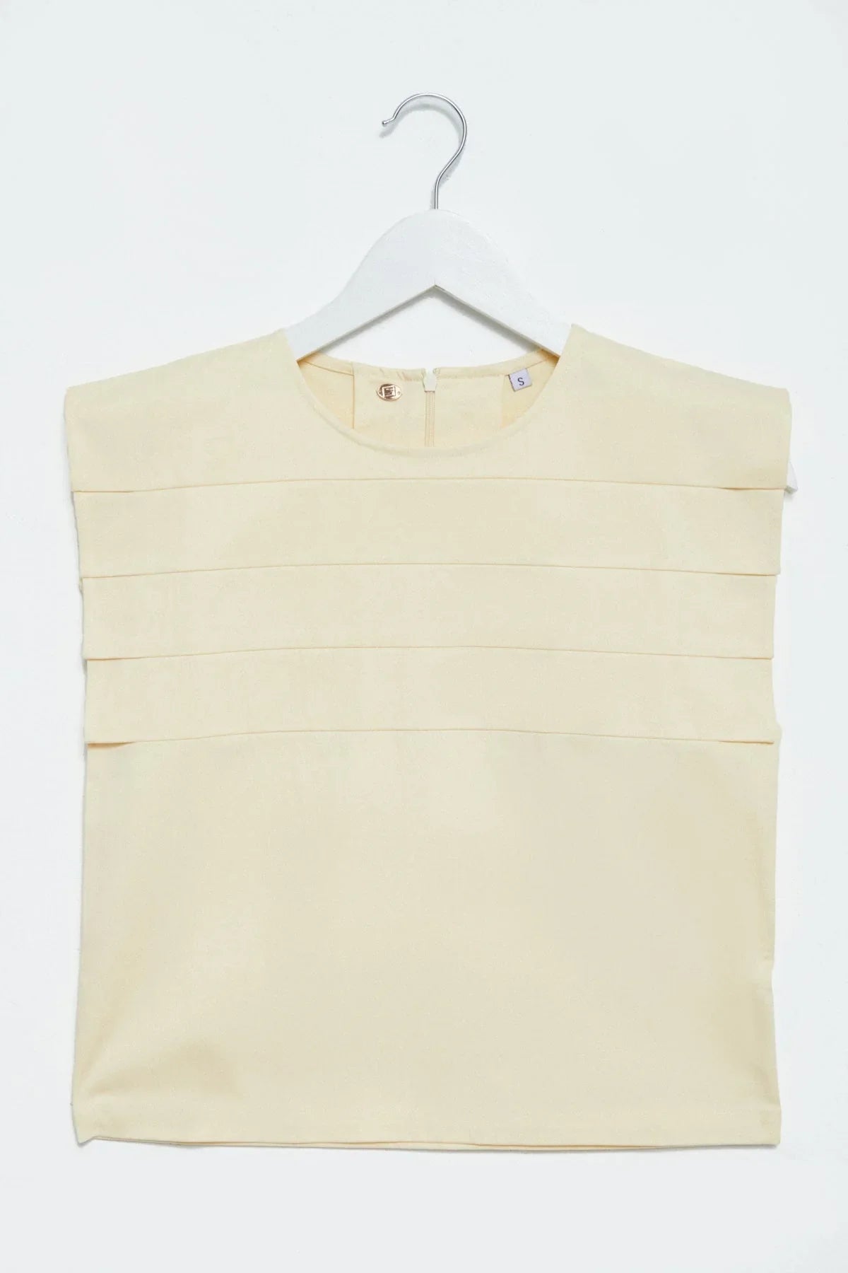 Chiara.Yellow Sleeveless Pleated Top - UPTOANI